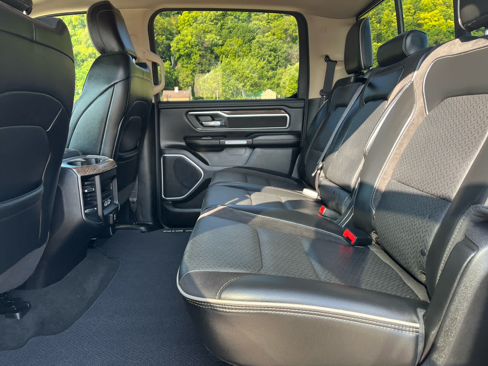 2019 Ram 1500 Laramie photo 34