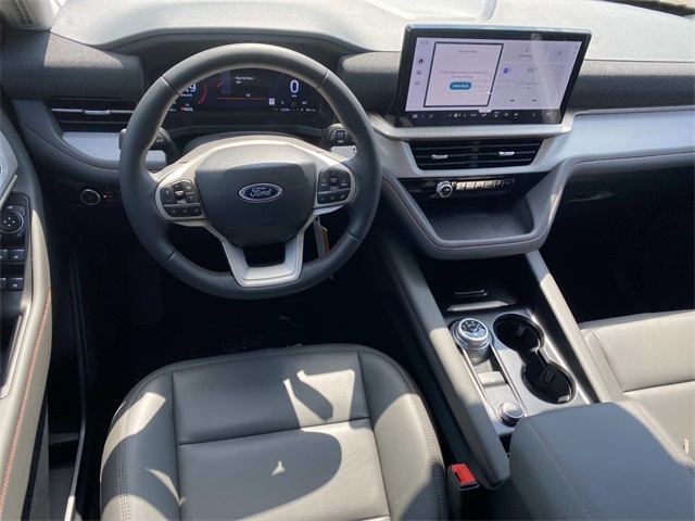 2025 Ford Explorer photo 6