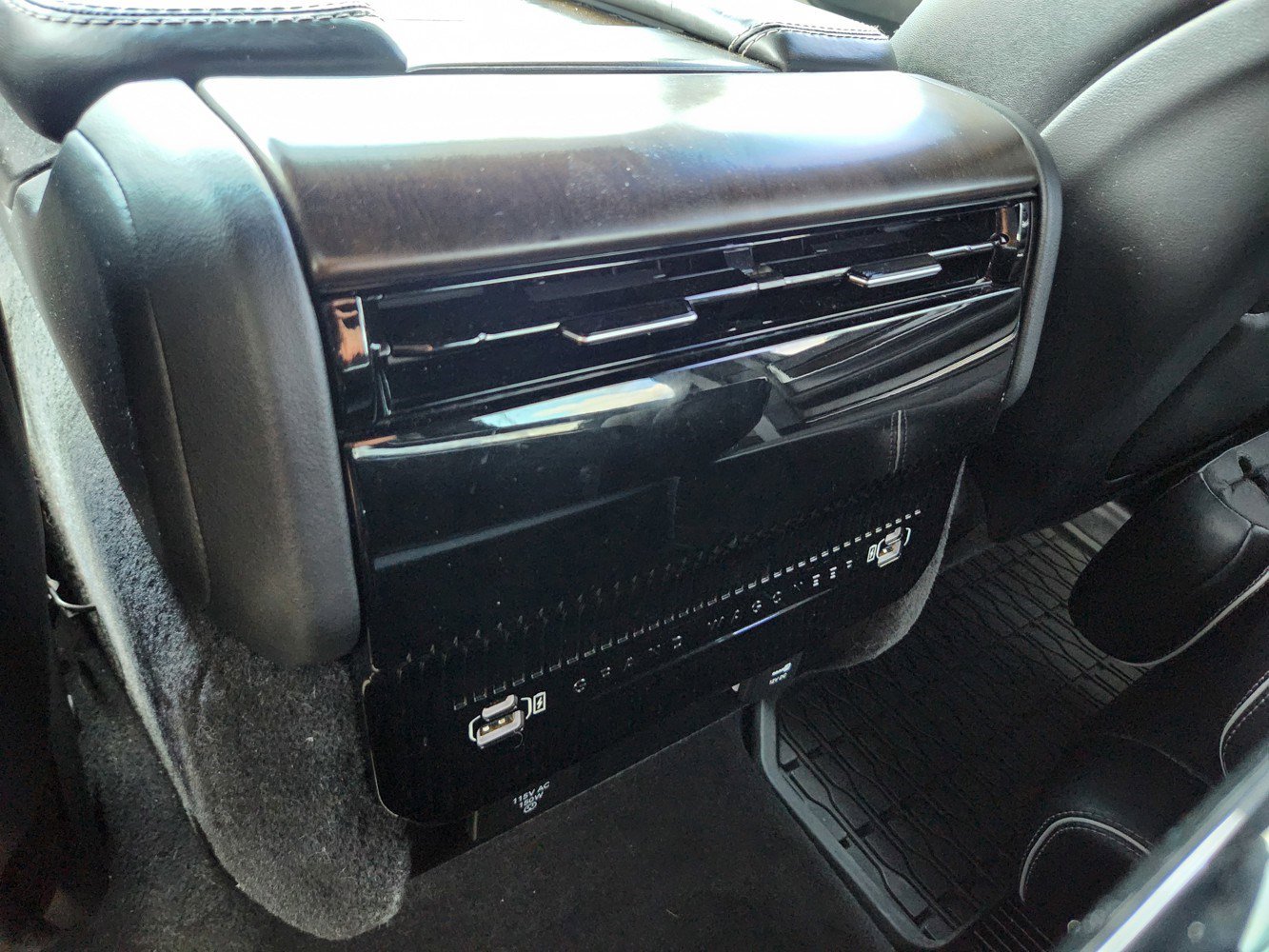 2022 Jeep Grand Wagoneer II photo 29
