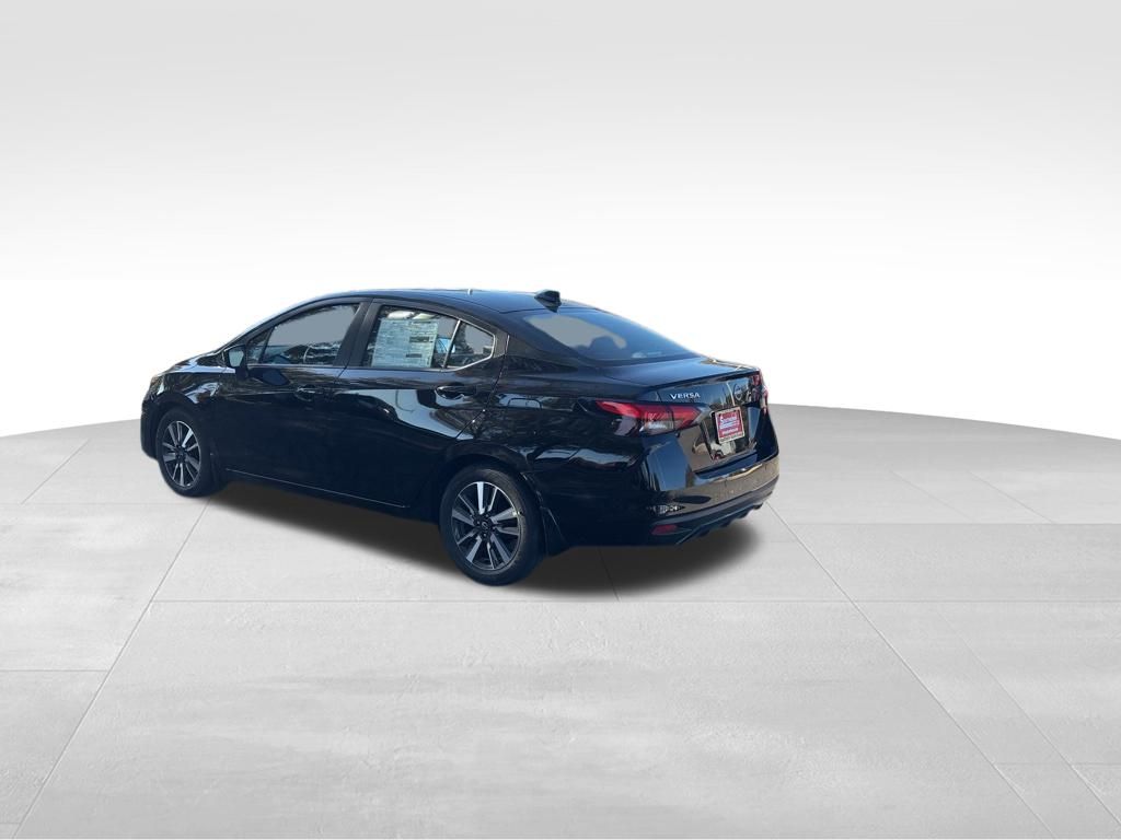 2025 Nissan Versa 1.6 SV photo 2