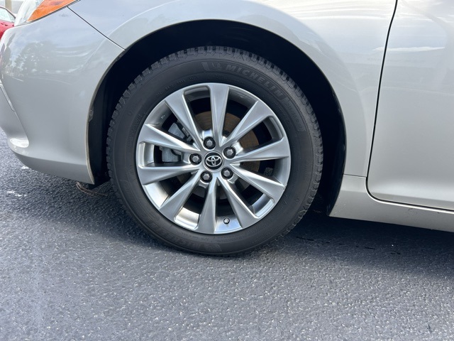 2015 Toyota Camry Hybrid XLE photo 9