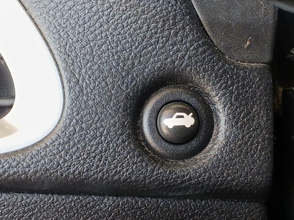 2013 Dodge Avenger SE photo 21