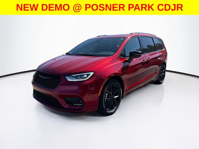 2026 Chrysler Pacifica Limited's photo