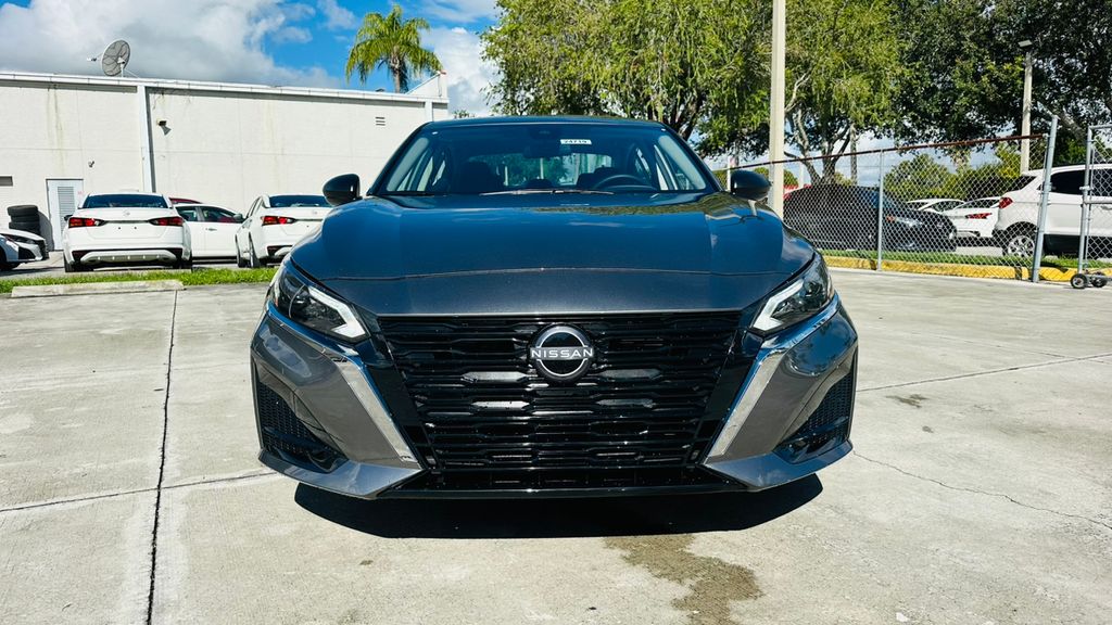 2025 Nissan Altima S photo 2