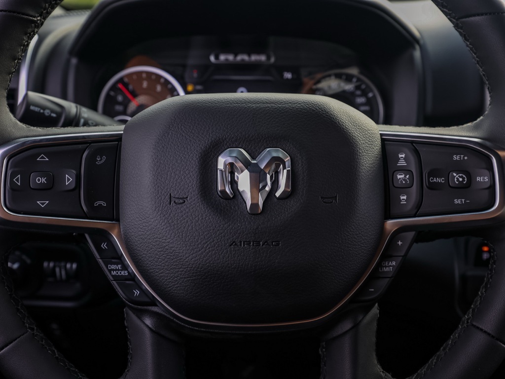 New 2026 Diamond Black Crystal Pearl-Coat Exterior Paint RAM Big Horn/Lone Star image 23