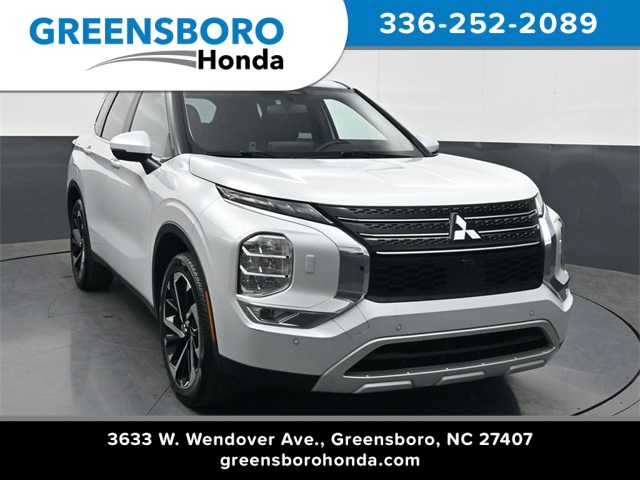 2024 Mitsubishi Outlander SE's photo