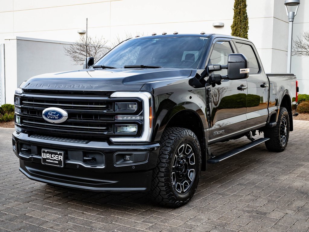 2025 Ford F-250 Super Duty Platinum's photo