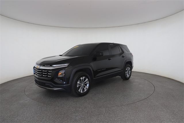2025 Chevrolet Equinox LT photo 2