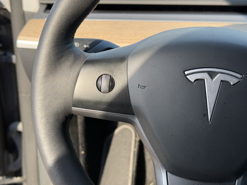 2023 Tesla Model Y Long Range photo 11