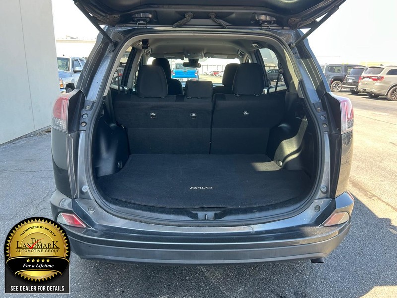 2017 Toyota RAV4 LE photo 17