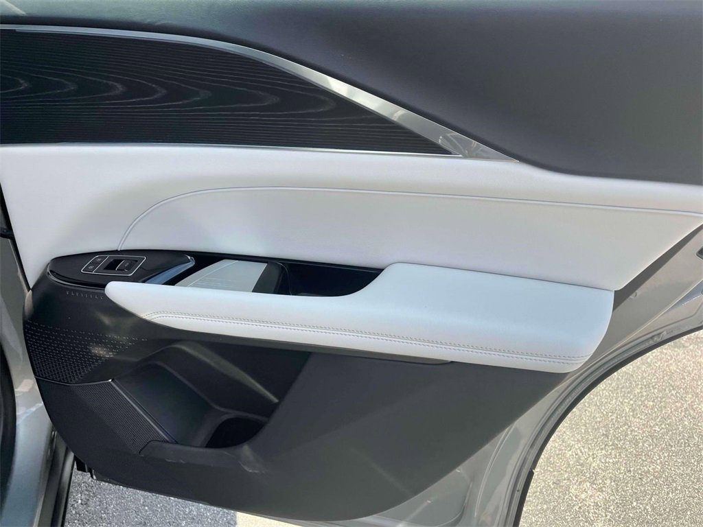 2024 Cadillac Lyriq Luxury photo 16