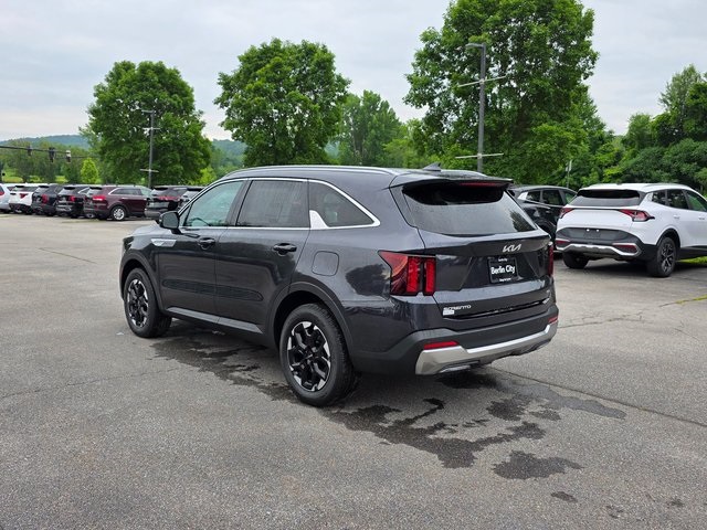2025 Kia Sorento S photo 4