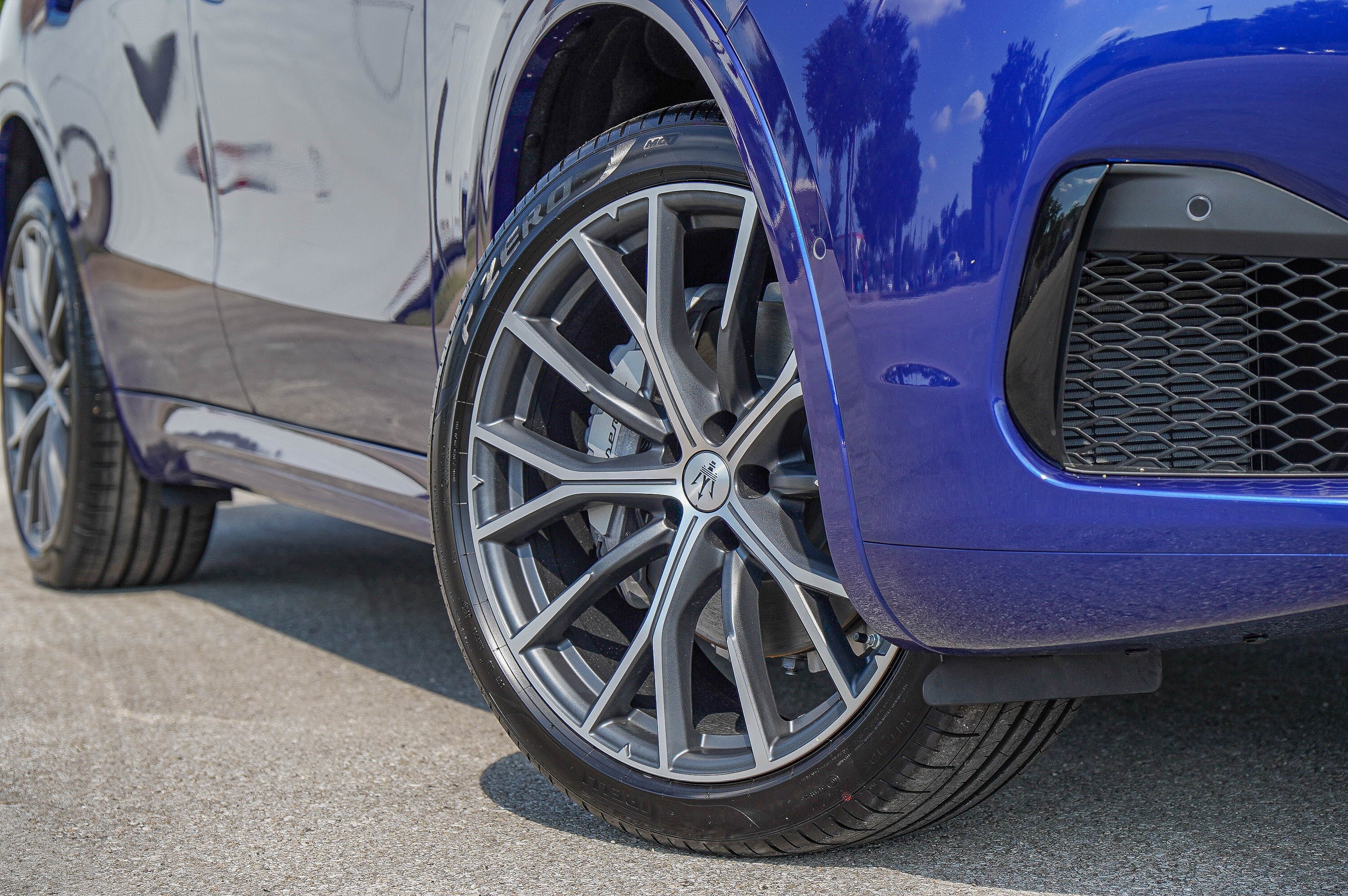 2025 Maserati Grecale photo 2