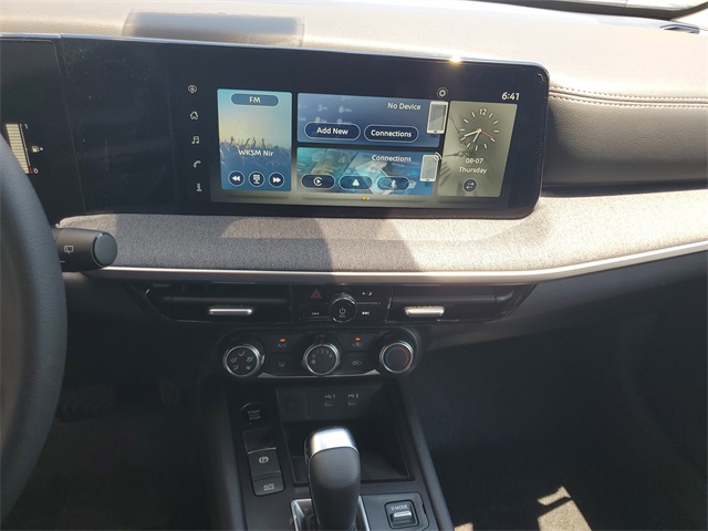 2025 Nissan Kicks SV photo 6