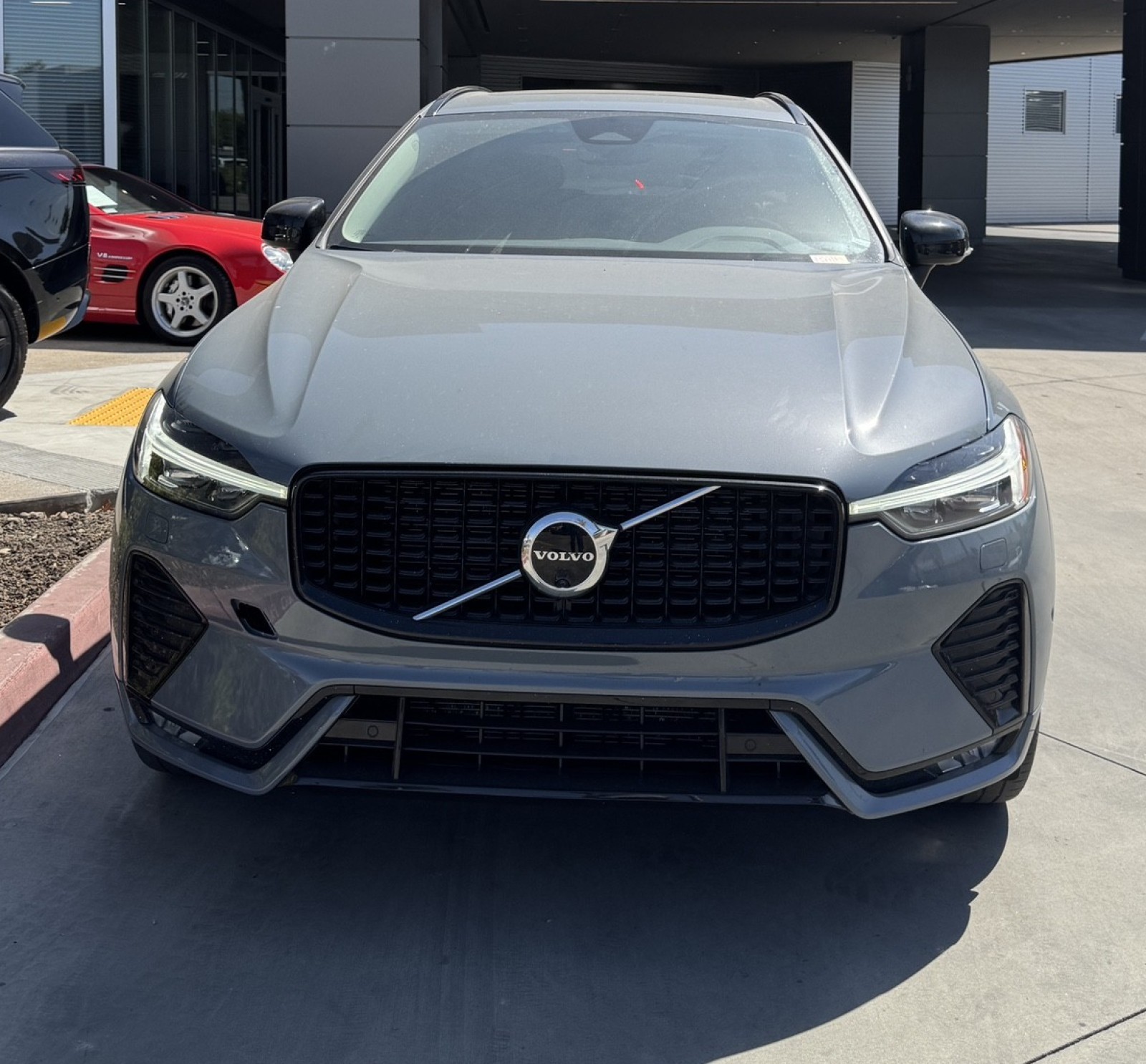 2023 Volvo XC60 Plus photo 2