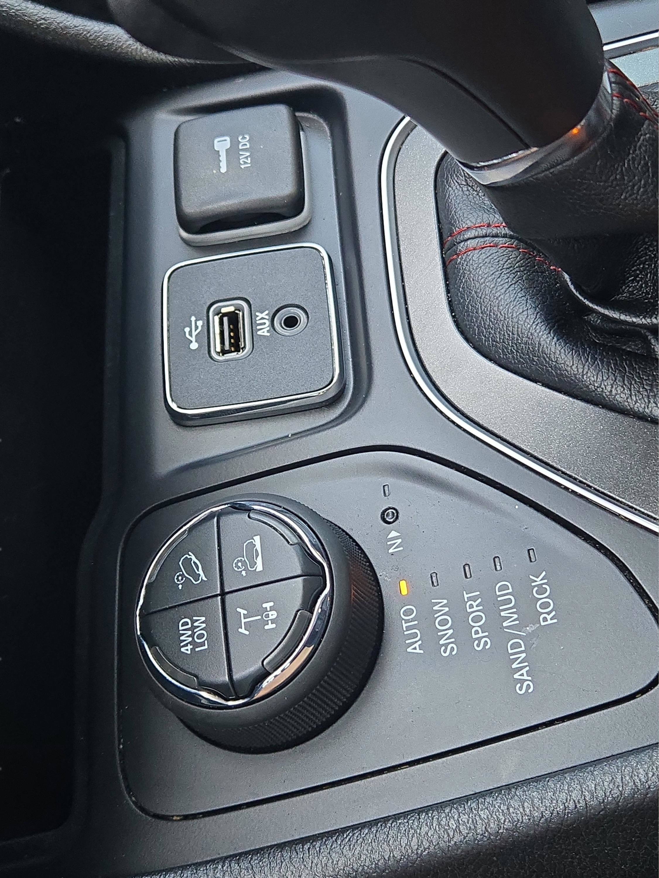 2019 Jeep Cherokee Trailhawk photo 23