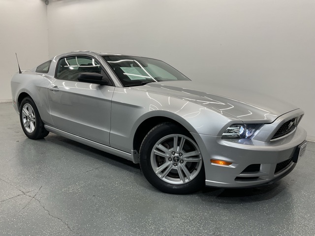 2013 Ford Mustang V6 photo 2