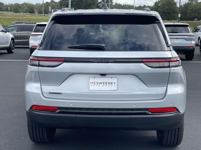 2025 Jeep Grand Cherokee Altitude photo 4