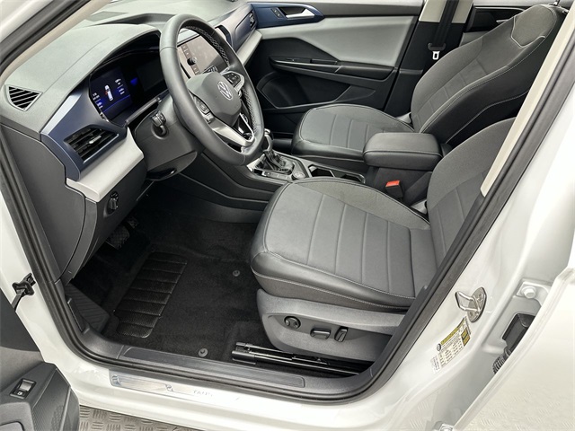 2023 Volkswagen Taos SE photo 3