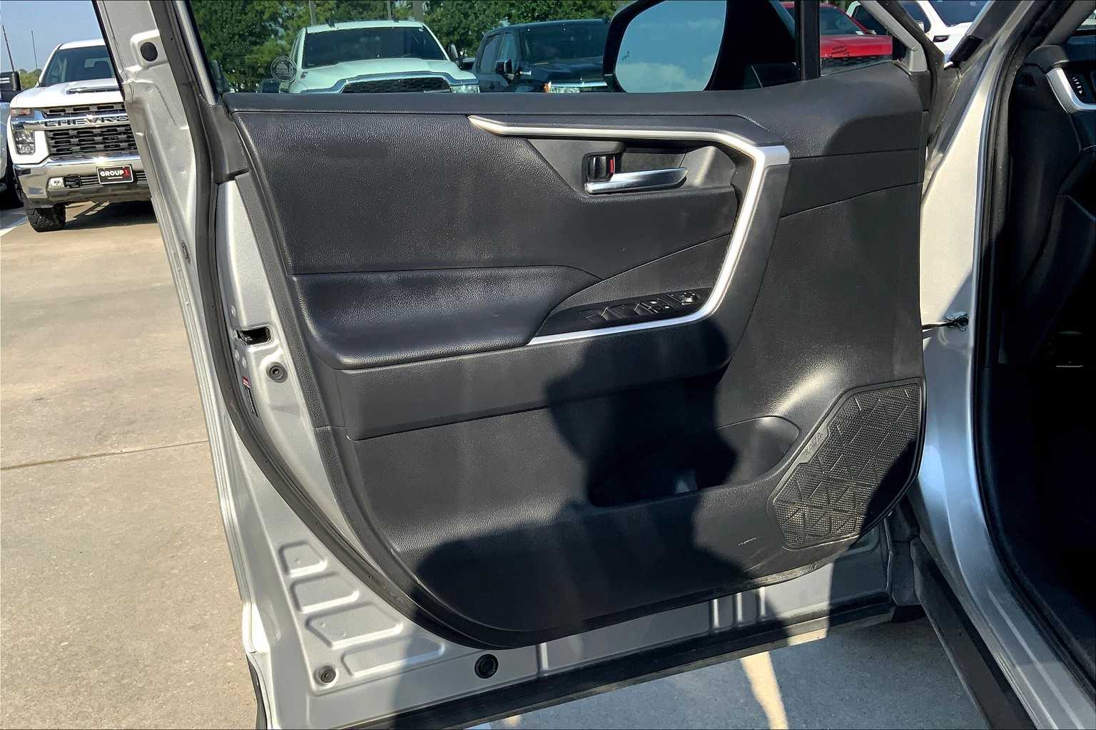 2019 Toyota RAV4 XLE photo 19