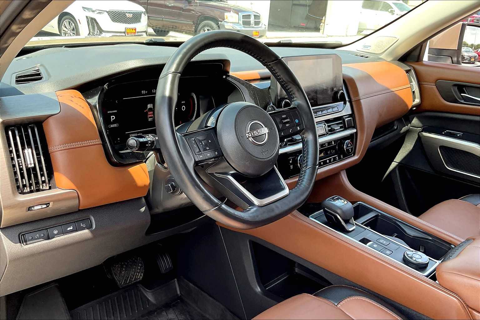 2023 Nissan Pathfinder Platinum photo 30