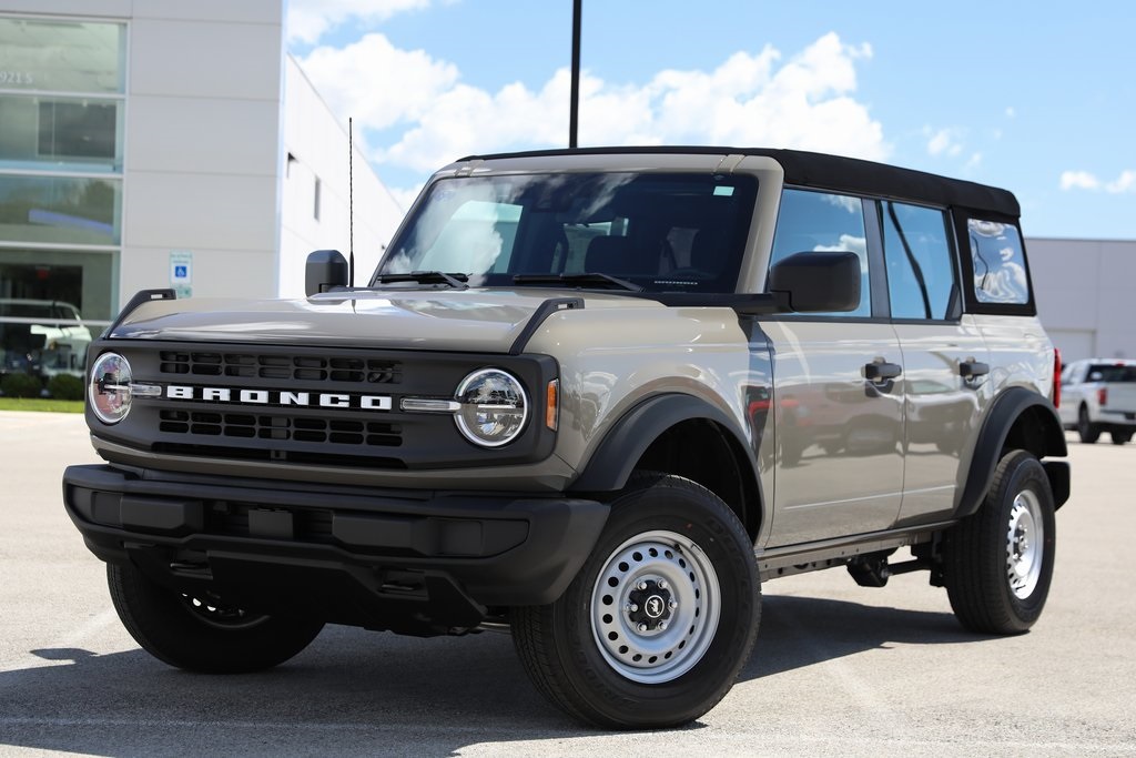 2025 Ford Bronco Base photo 3