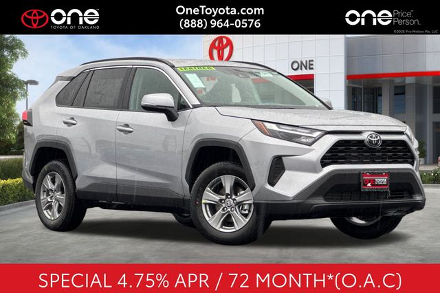 2025 Toyota RAV4 XLE's photo