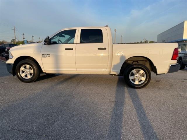 2023 Ram 1500 Classic SLT photo 4