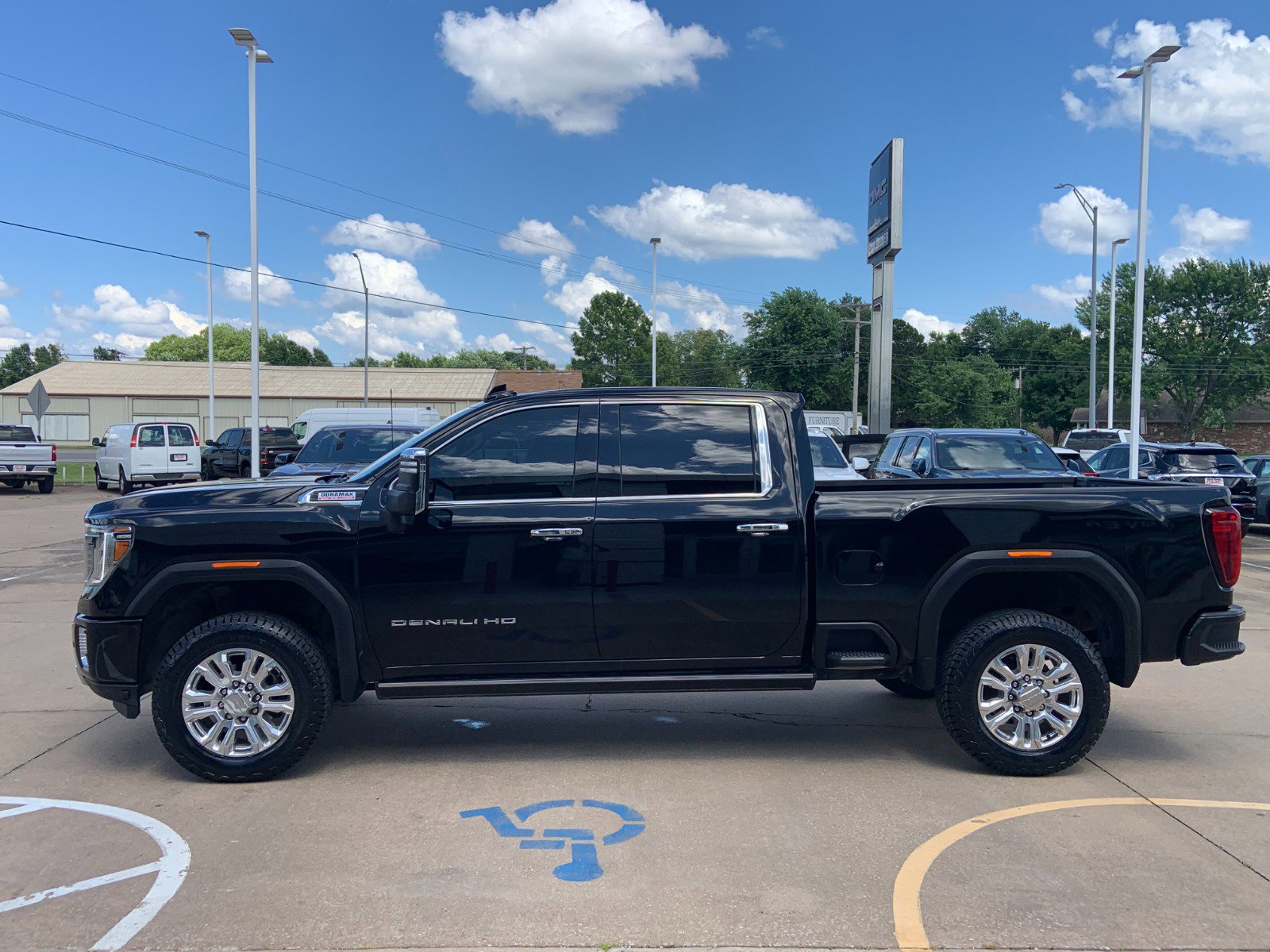 2023 Gmc Sierra 2500 HD Denali photo 3
