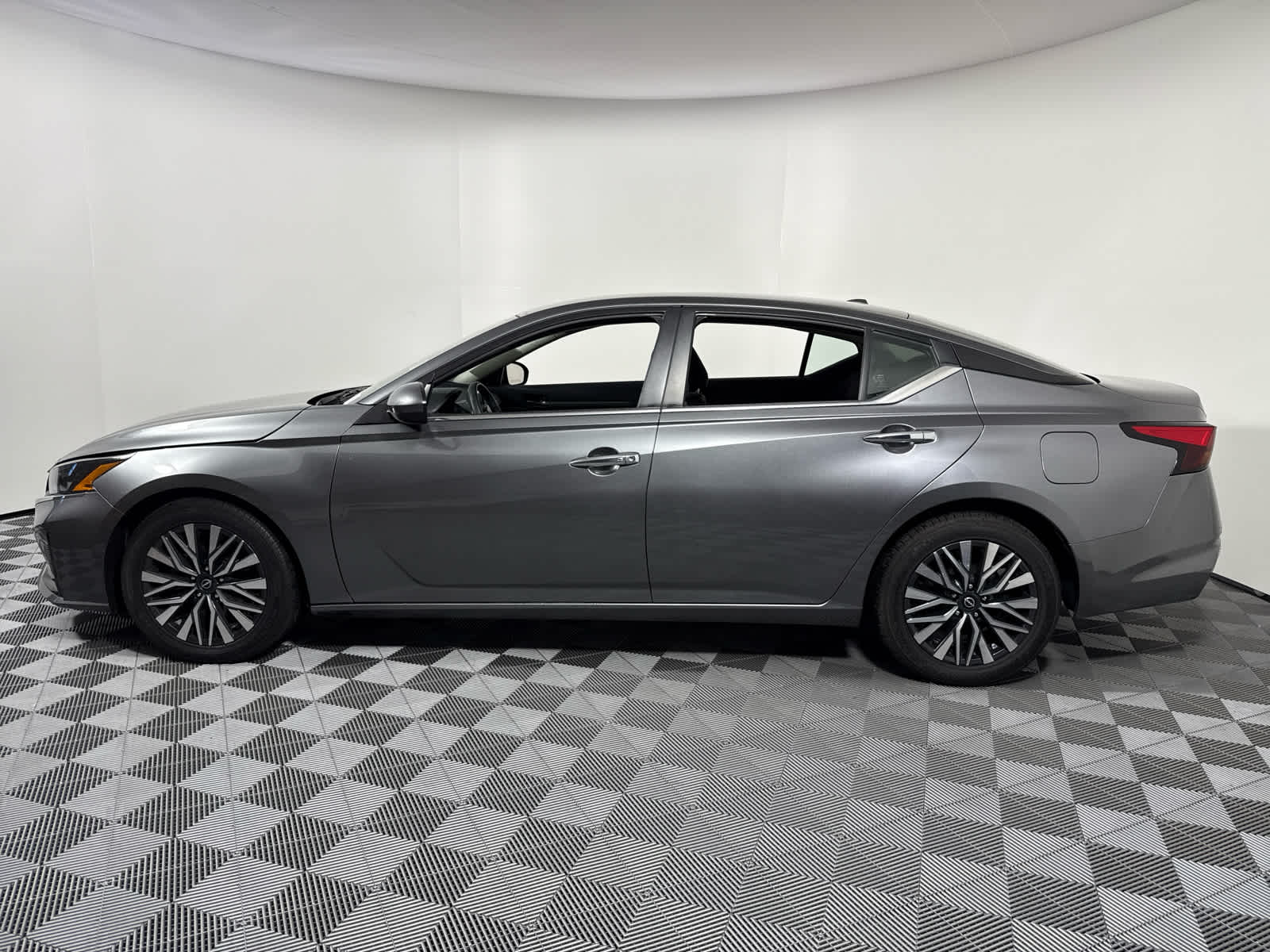 2023 Nissan Altima 2.5 SV photo 4