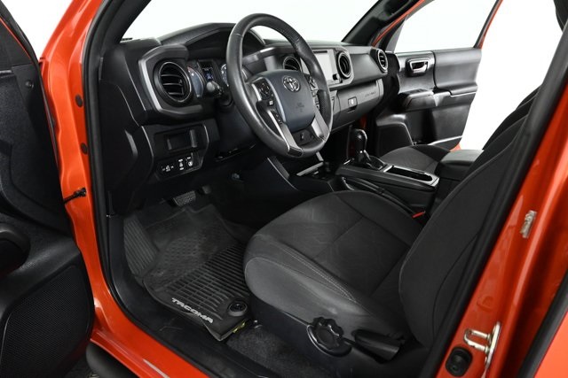 2017 Toyota Tacoma TRD Off-Road photo 16