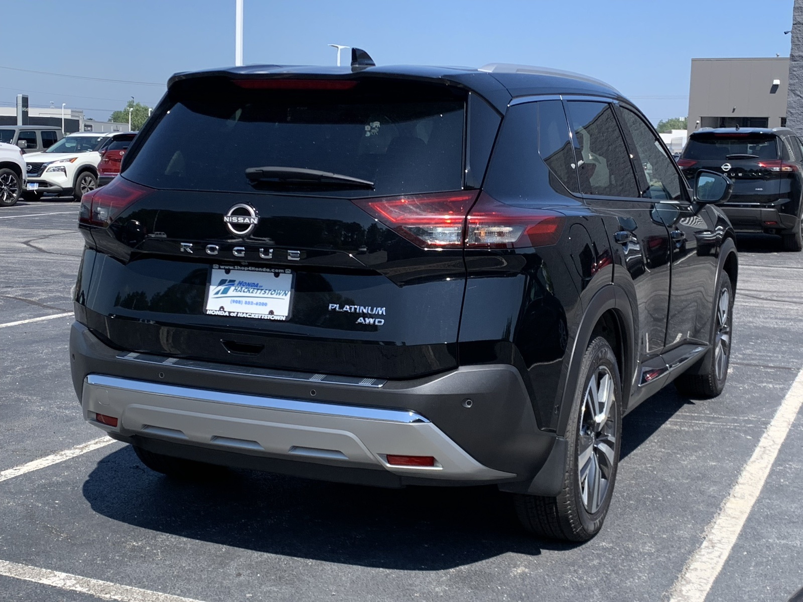 2023 Nissan Rogue Platinum photo 3