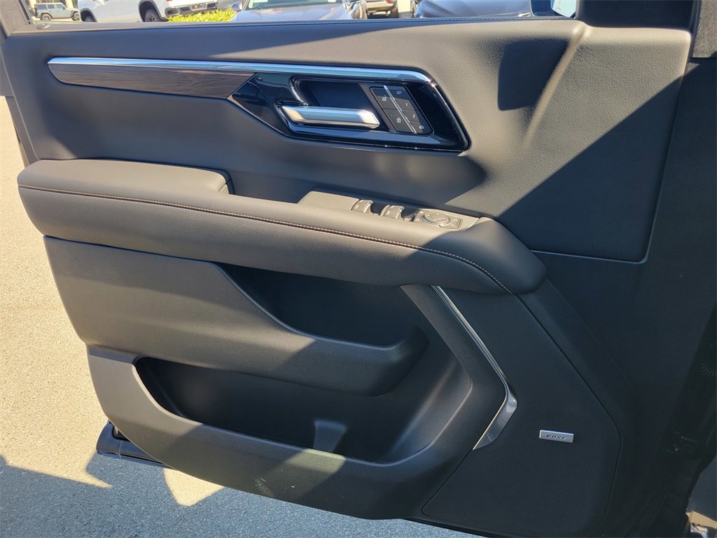 2025 Chevrolet Tahoe Premier photo 19