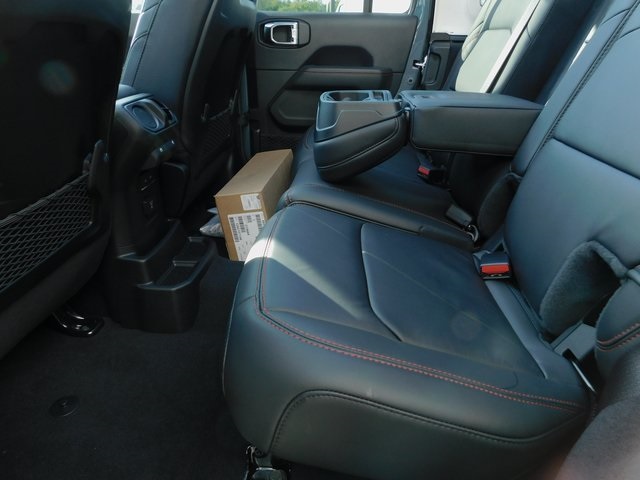 2025 Jeep Wrangler Rubicon photo 16