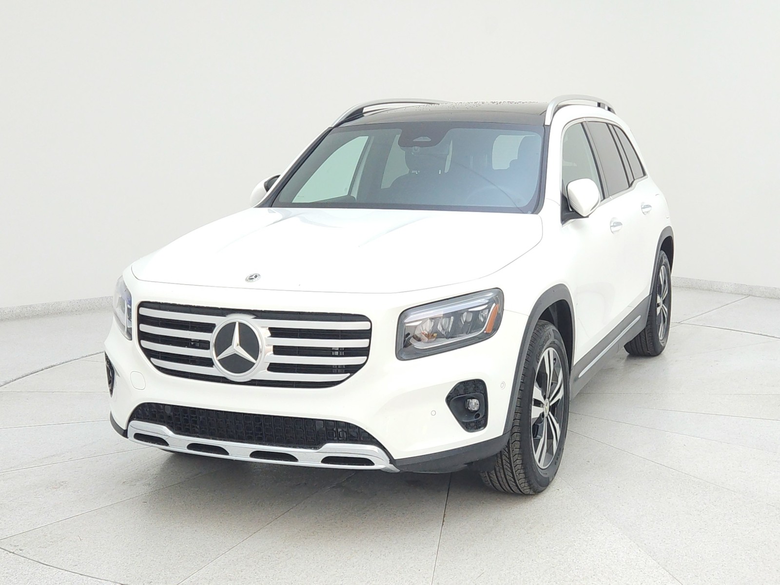 Next-to-New 2025 GLB 250 SUV