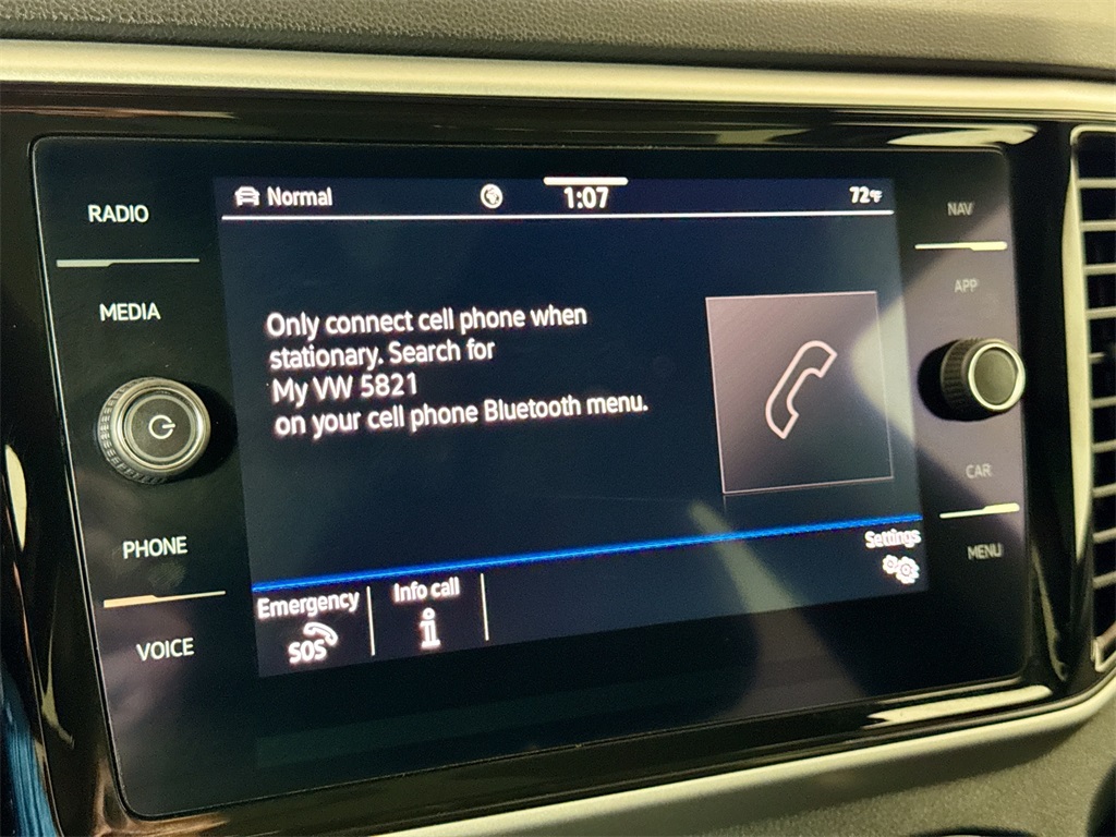 2022 Volkswagen Atlas Cross Sport V6 SEL R-Line photo 21