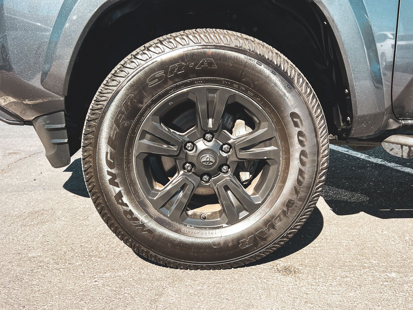 2017 Toyota Tacoma SR5 TRD Sport photo 4