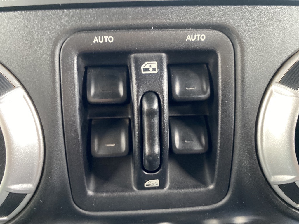 2013 Jeep Wrangler Unlimited Rubicon photo 28