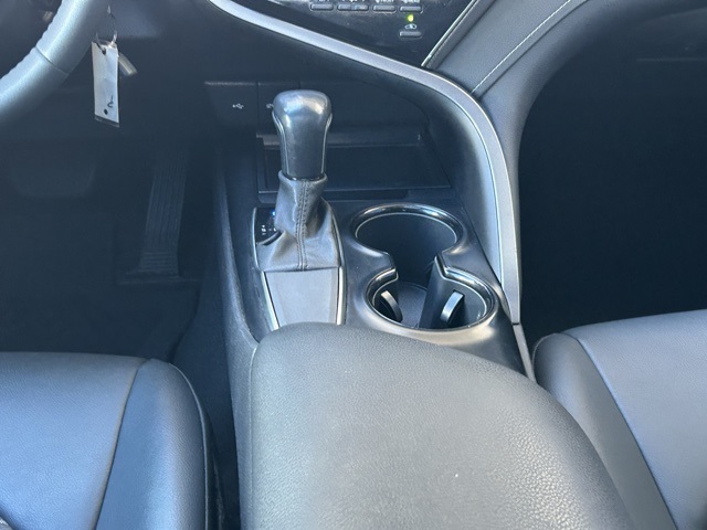 2020 Toyota Camry SE photo 18