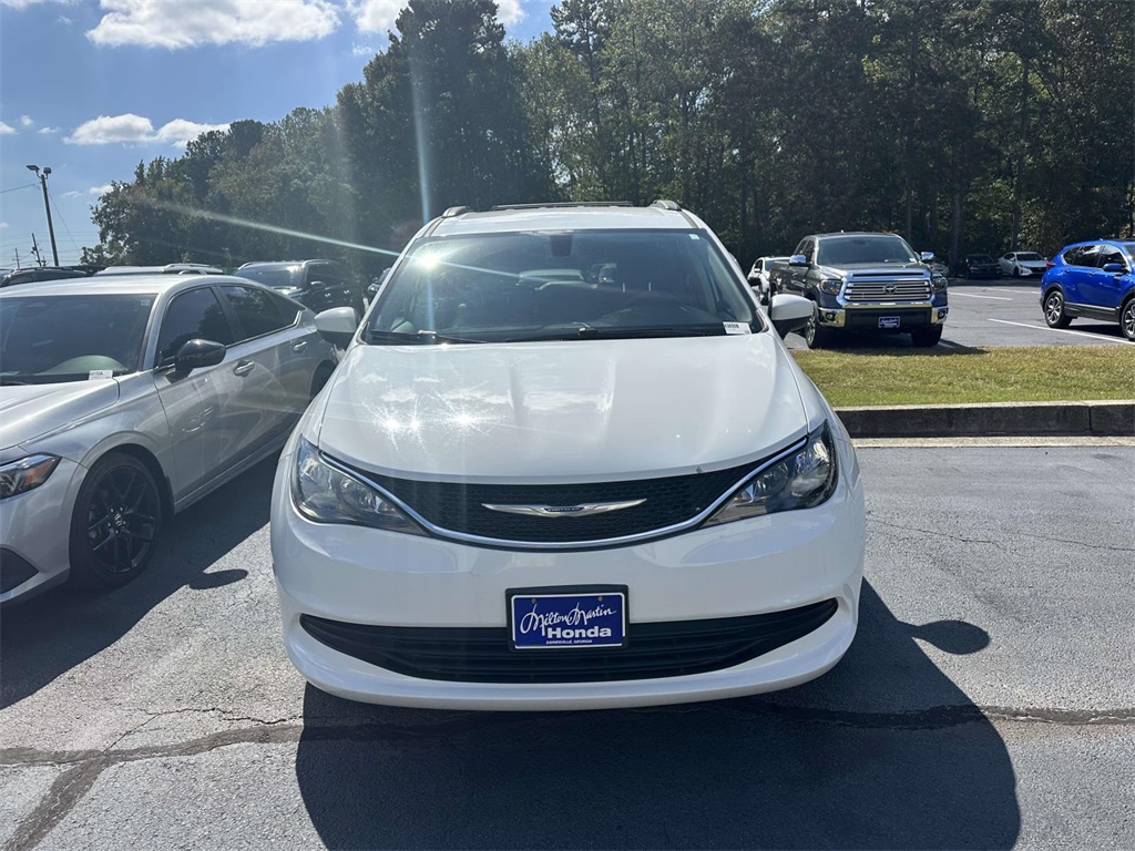 2020 Chrysler Voyager LXi photo 2