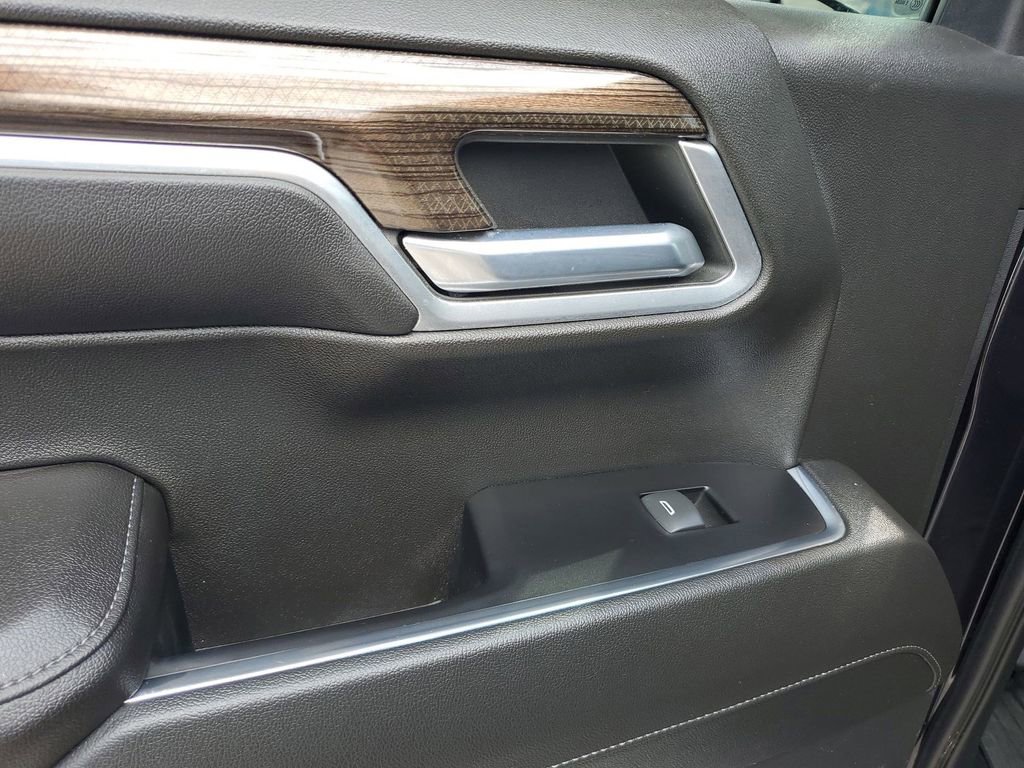 2022 Chevrolet Silverado RST photo 45