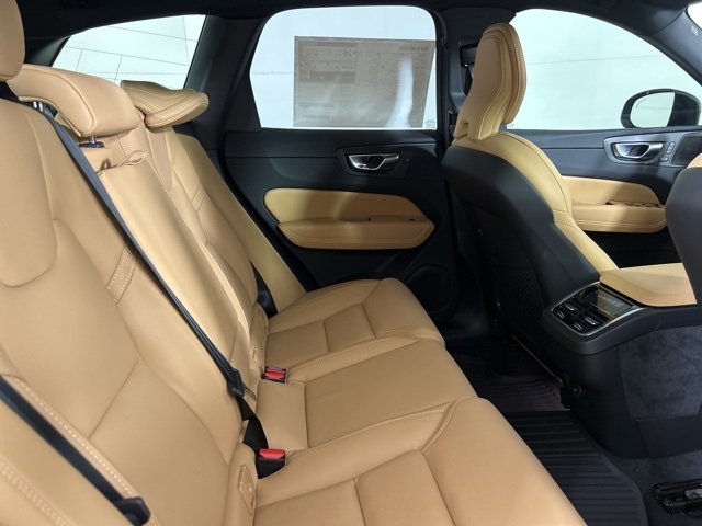 2025 Volvo XC60 B5 photo 15