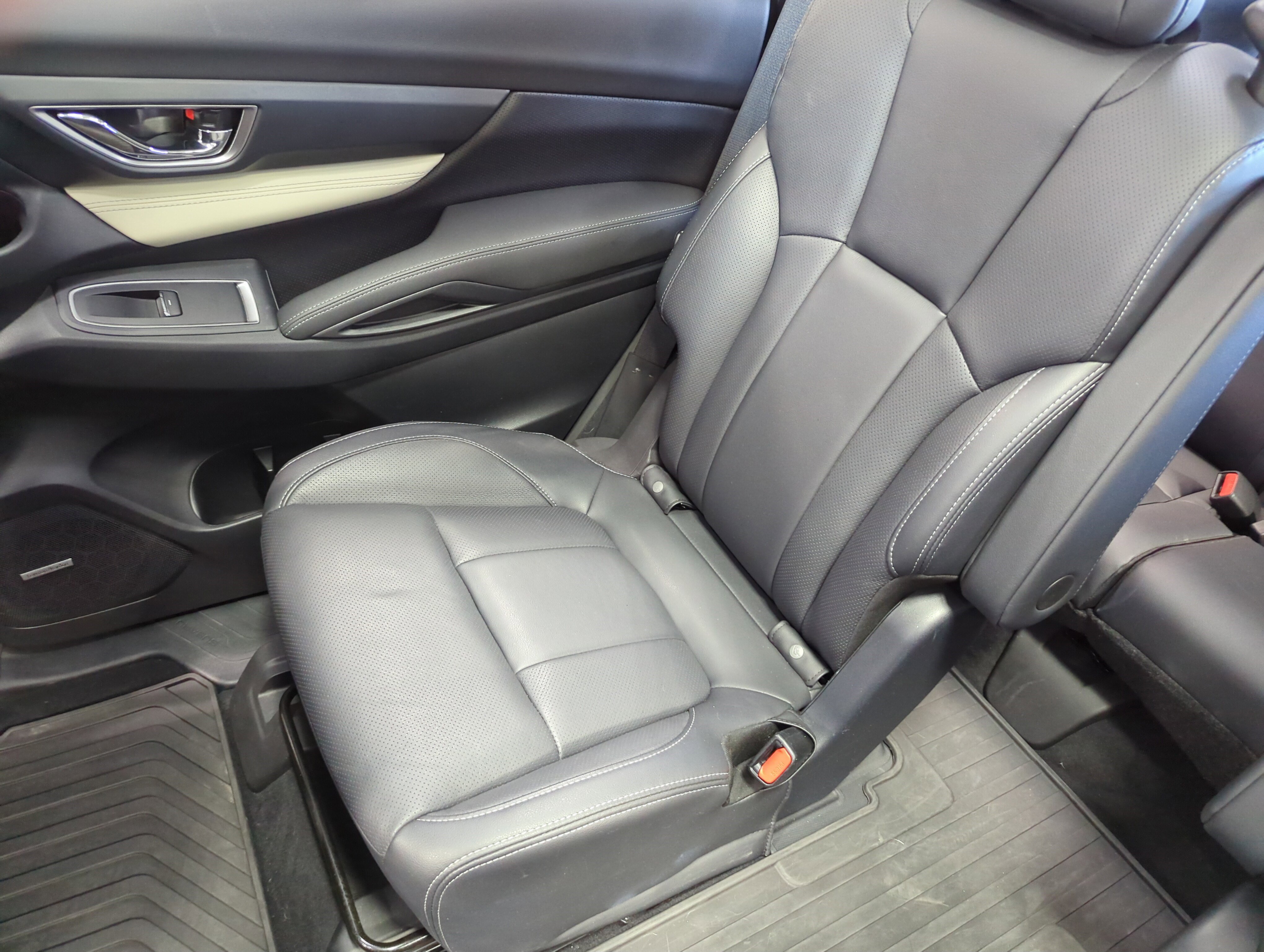 2022 Subaru Ascent Limited photo 9