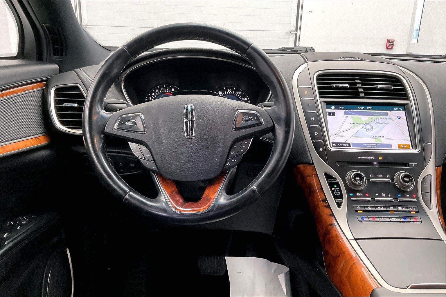 2016 Lincoln MKX Reserve photo 3