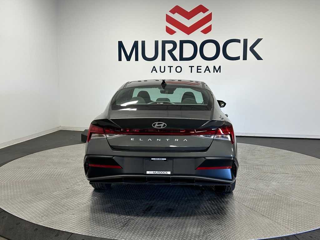 2024 Hyundai Elantra SEL Convenience photo 17