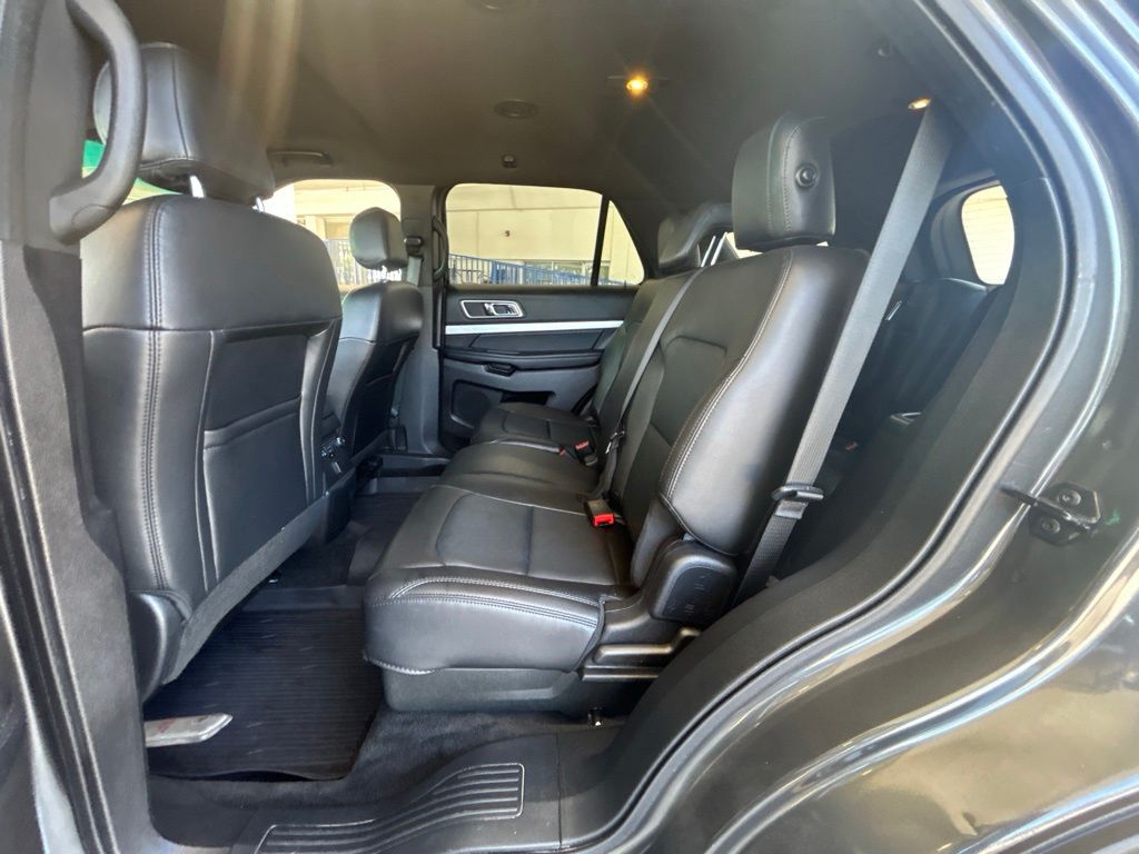 2017 Ford Explorer XLT photo 29