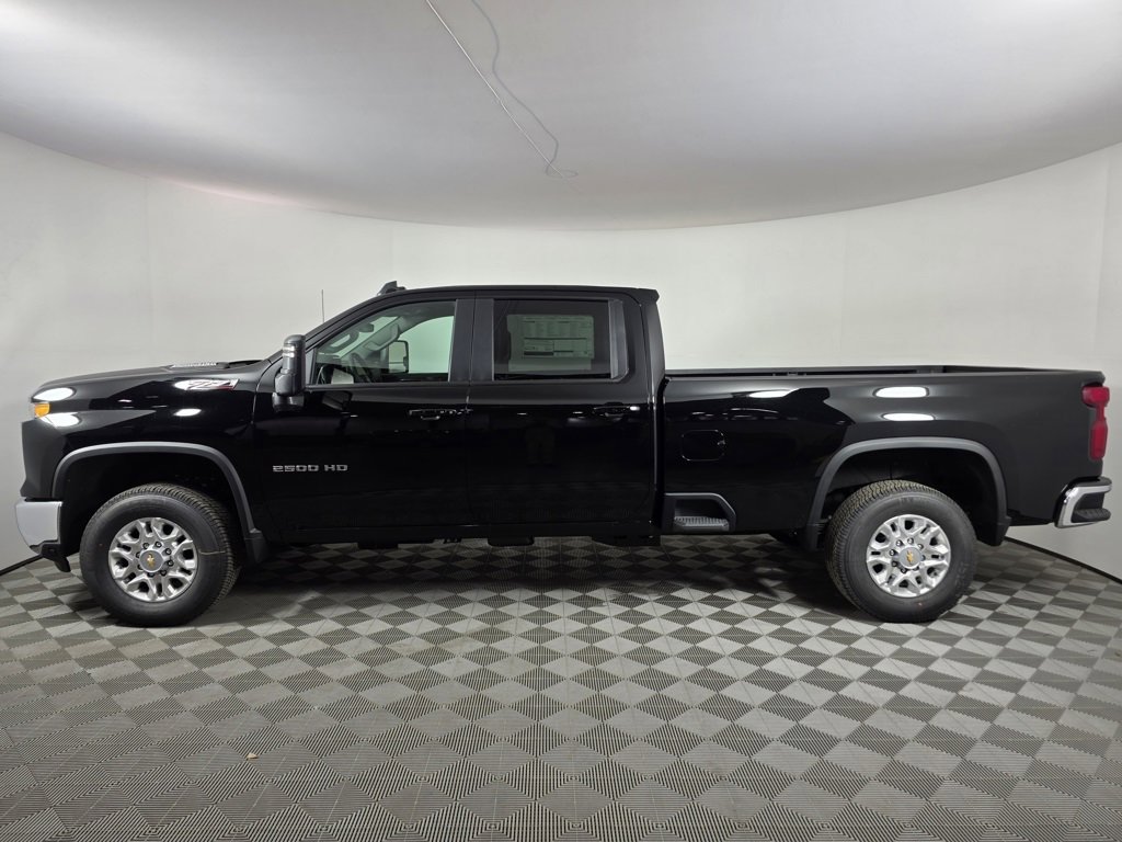 2025 Chevrolet Silverado 2500HD LT photo 2