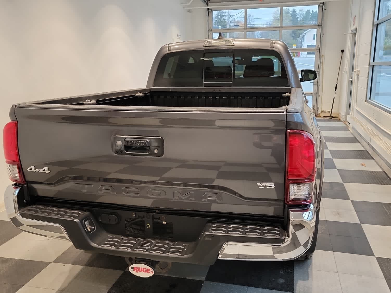 2022 Toyota Tacoma SR5 4x4 photo 3