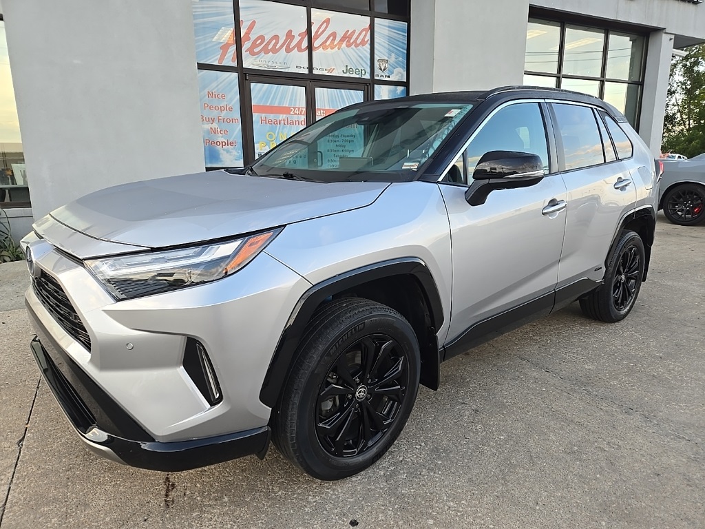 2022 Toyota RAV4 Hybrid XSE photo 2