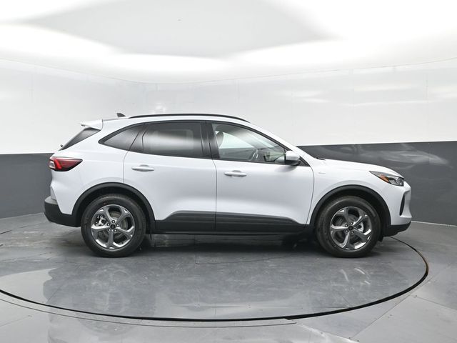 2026 Ford Escape Hybrid ST-Line Select photo 2